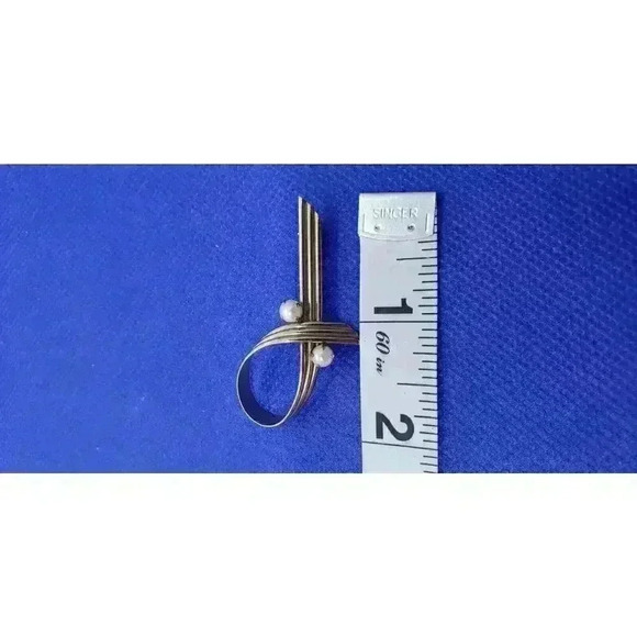 Vintage Brooch 12k Gold Plated Swirl Ribbon Faux Pearls Wells Pin - Picture 6 of 8